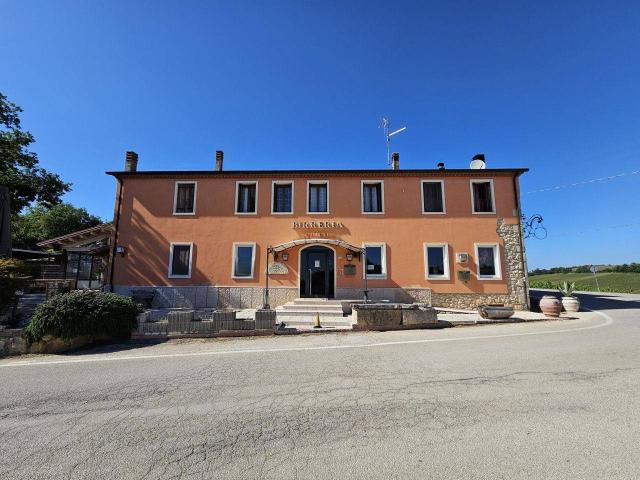 Locale Commerciale in vendita a Sarego, Veneto