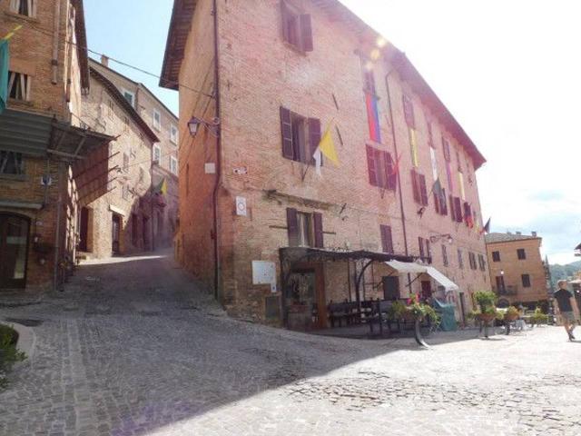 Locale Commerciale in vendita a Morelli, Marche