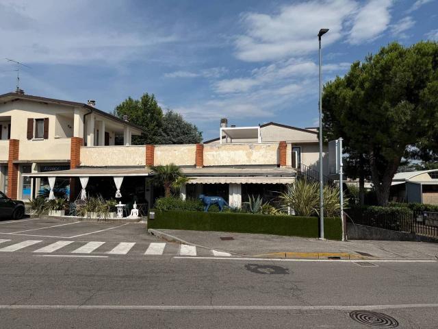 Locale Commerciale in vendita a Lugana, Sirmione
