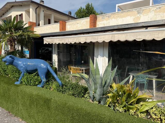 Locale Commerciale in vendita a Lugana, Sirmione