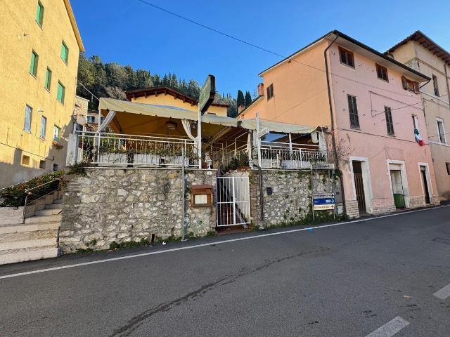 Locale Commerciale in vendita a Mazzelvetta I, Terni