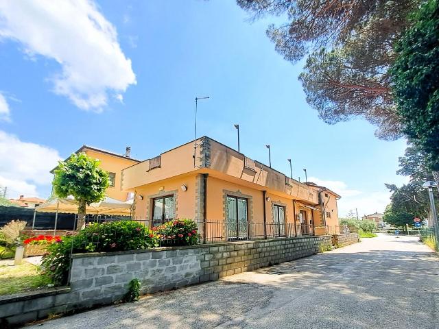 Locale Commerciale in vendita a Tuoro Sul Trasimeno, Umbria