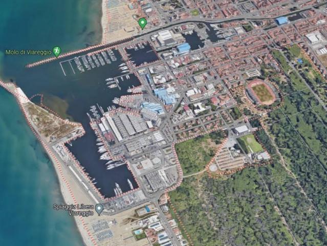 Locale Commerciale in vendita a Torre del Lago Puccini, Viareggio