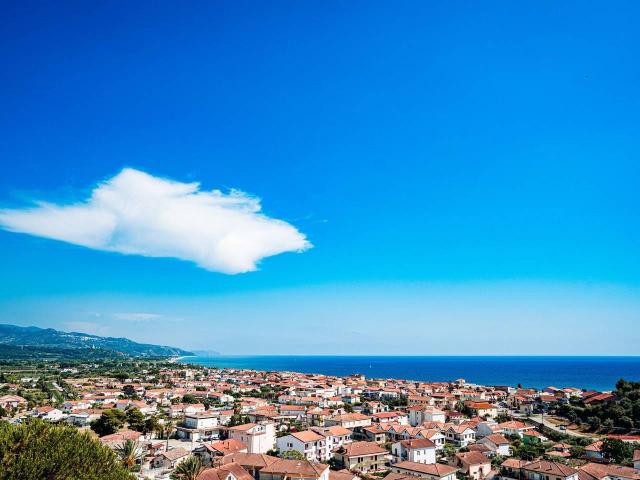 Locale Commerciale in vendita a Casal Velino Marina, Campania