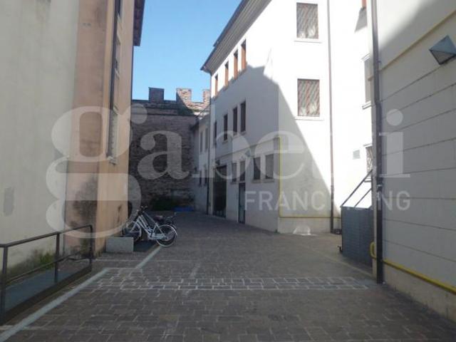 Locale Commerciale in affitto a Vicenza, Veneto