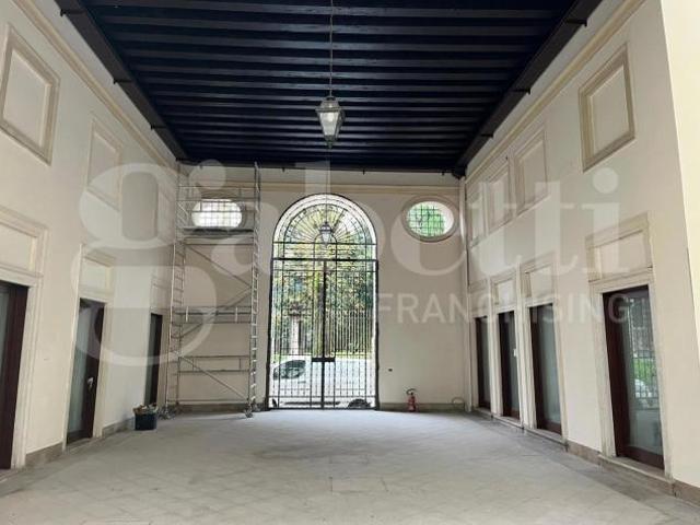 Locale Commerciale in affitto a Vicenza, Veneto