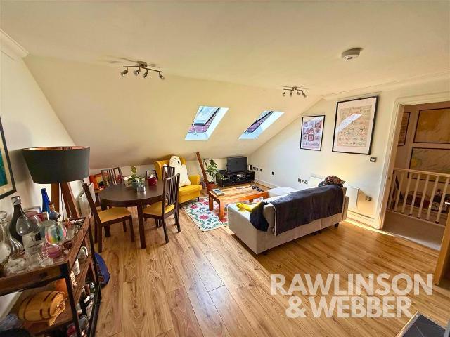 Apartment for rent in Blackhills, Surrey