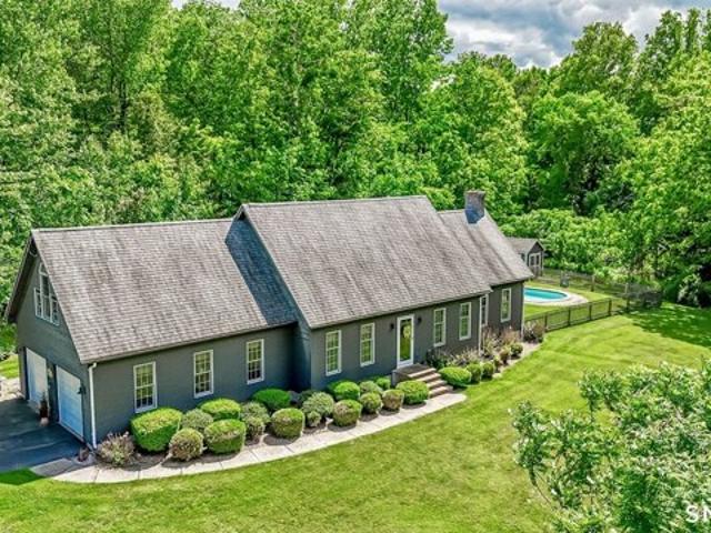 House for sale in Suffield, Connecticut
