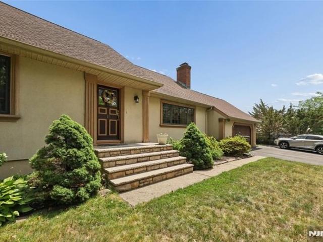 House for sale in Elmwood Park, New Jersey