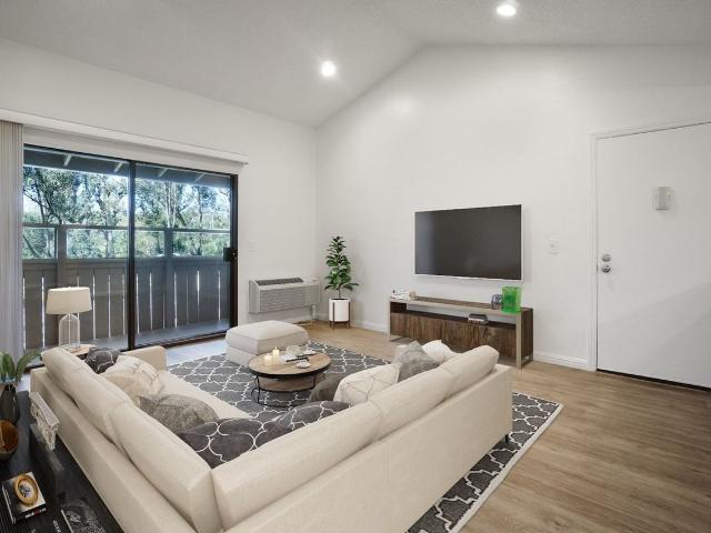 Apartment for rent in Foothill Ranch, California