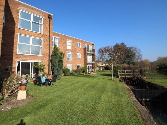 Apartment for rent in Felden, Pouchen End