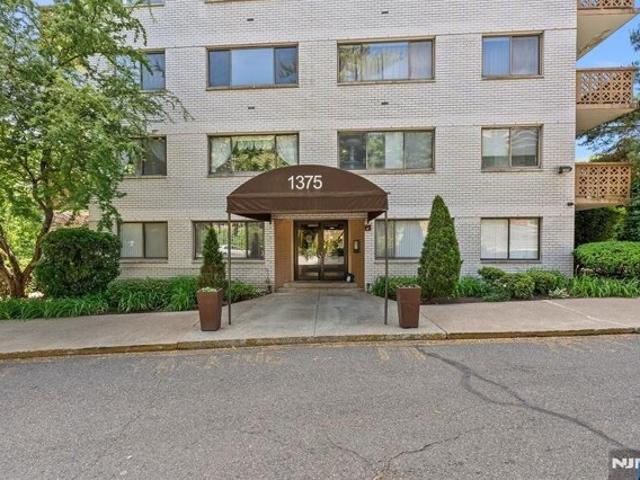 Property for sale in Edgewater, New Jersey