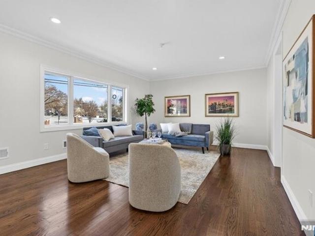 House for sale in Fair Lawn, New Jersey