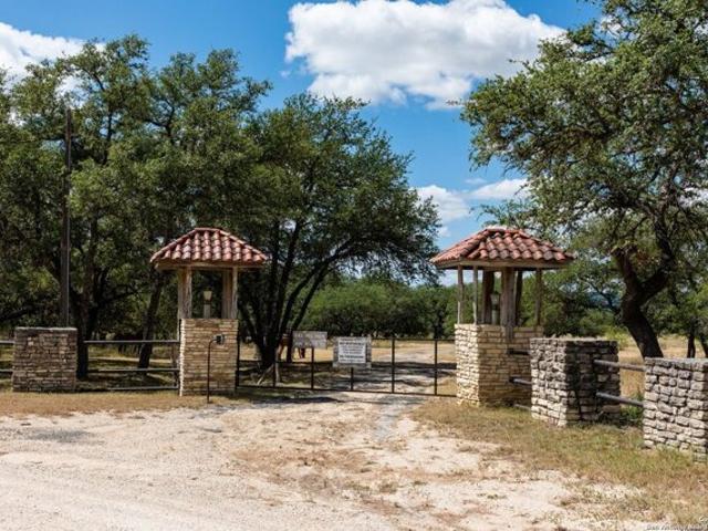 Land for sale in Utopia, Texas