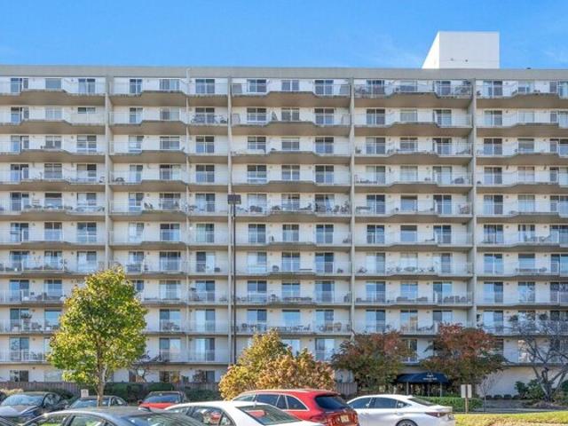 Condo for sale in Edgewater, New Jersey