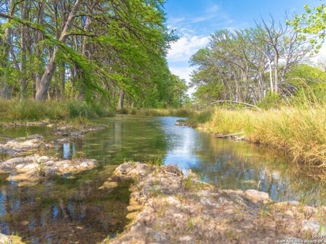 House for sale in Utopia, Texas