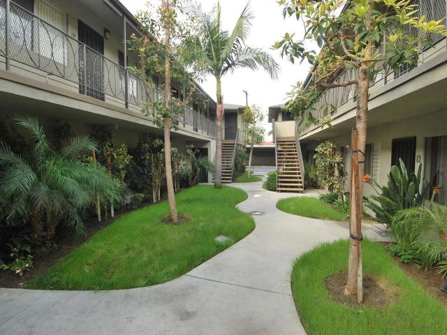 Apartment for rent in Downey, California