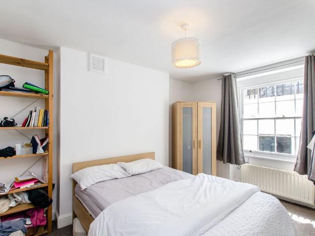 House for rent in Angel, Greater London