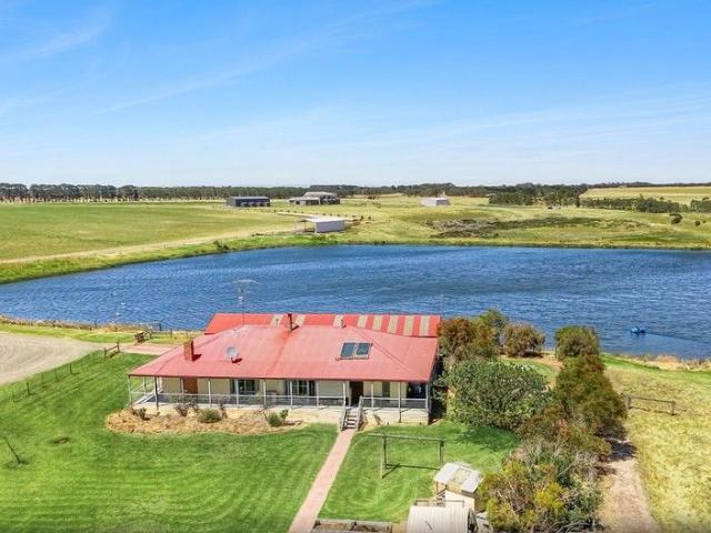 Cottage for sale in Hesse, Victoria