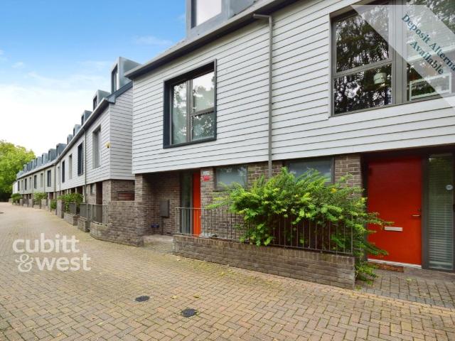 House for rent in London Borough of Sutton, Greater London