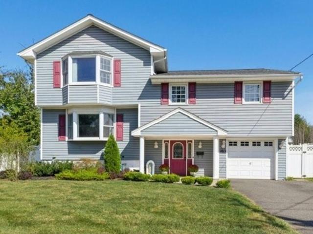 House for sale in Clark, New Jersey