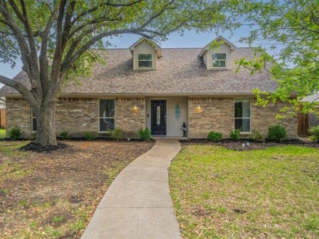 House for sale in Allen