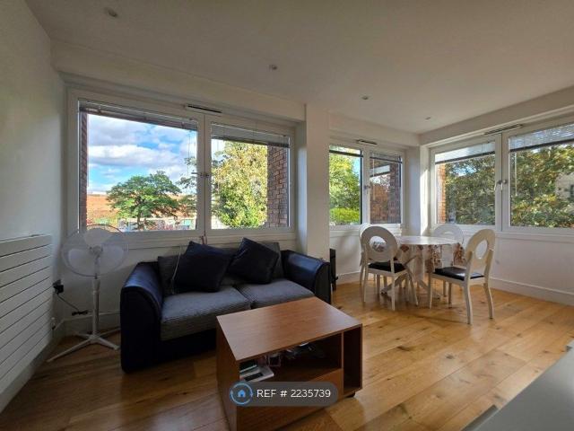 House for rent in London Borough of Lewisham, Greater London