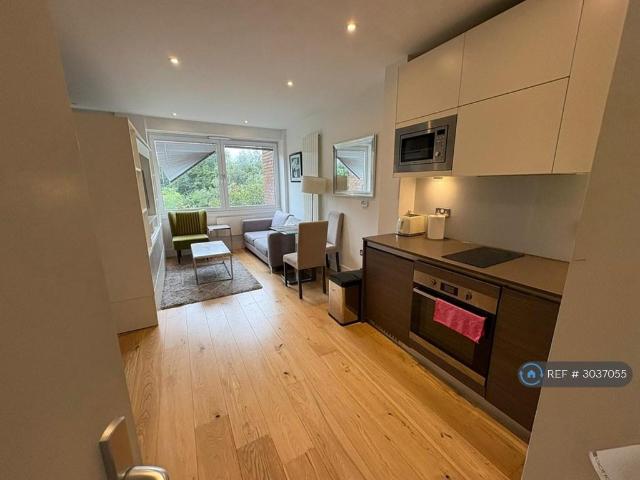 Apartment for rent in London Borough of Lewisham, Ladywell
