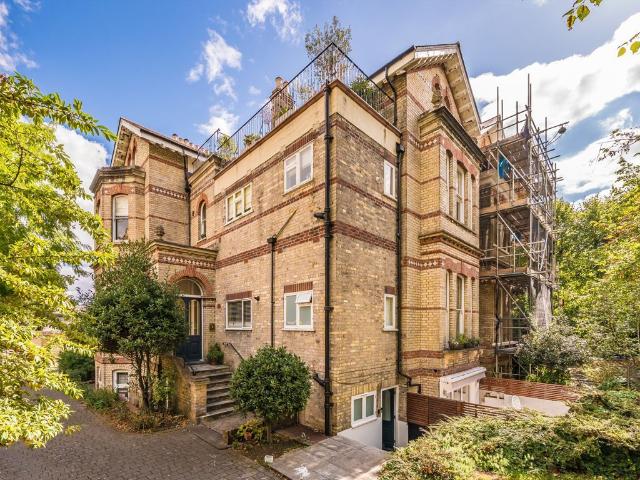 Apartment for rent in St Margarets, Greater London