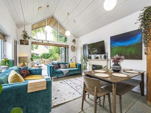 House for rent in Knowle Green, Staines