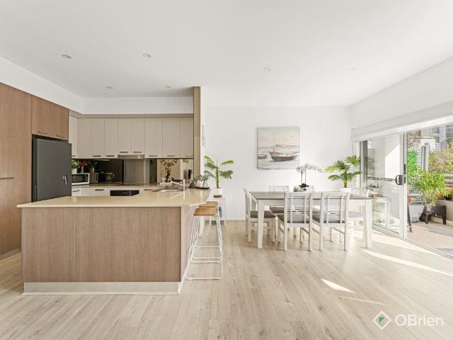 Townhouse for sale in Patterson Lakes