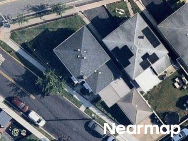 House for sale in Lyndhurst, New Jersey