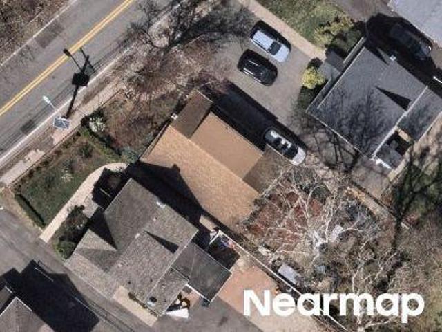 House for sale in Lyndhurst, New Jersey