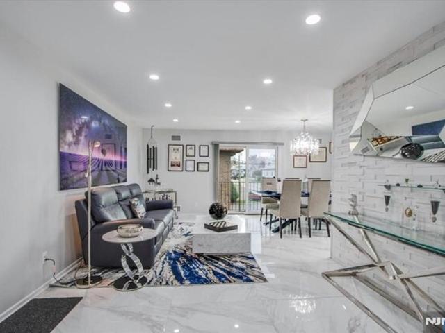 Condo for sale in Lyndhurst, New Jersey