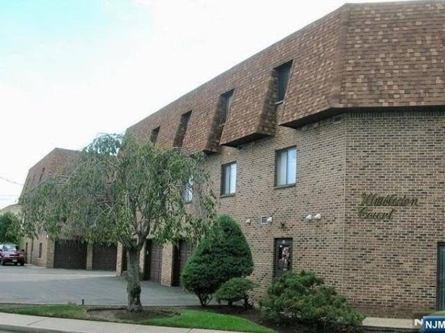 Condo for sale in Lyndhurst, New Jersey