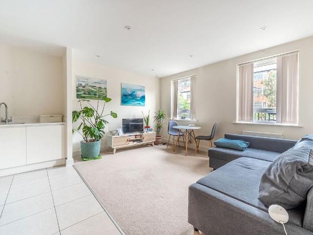 Apartment for rent in Pinner, Isle Of Man