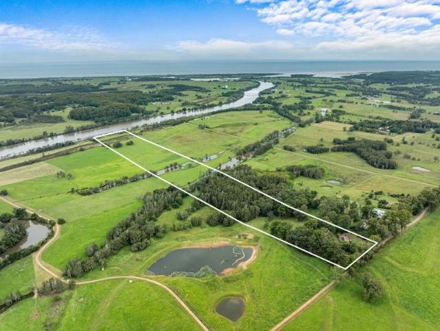 Cottage for sale in Oxley Island, New South Wales
