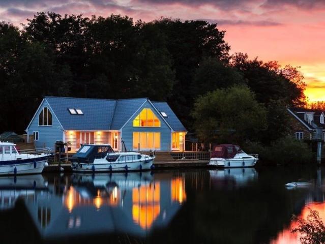 House for rent in Runnymede, Surrey