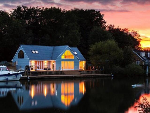 House for rent in Runnymede, Surrey