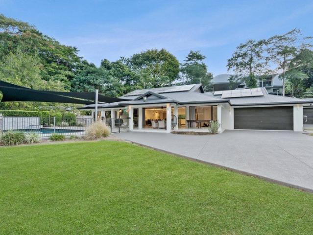 Cottage for sale in Redlynch, Queensland