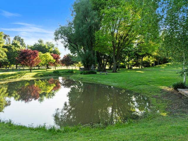 Cottage for sale in Piries, Victoria