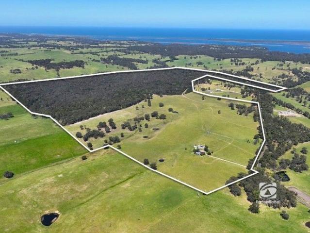 Cottage for sale in Swan Reach, Victoria
