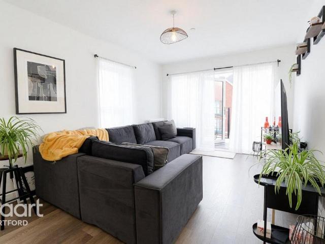 Apartment for rent in Ebbsfleet Green, Dartford