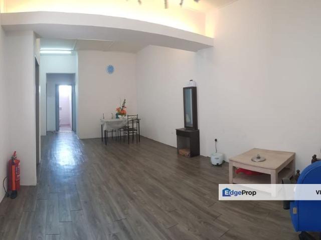 Condominium for sale in Malaka