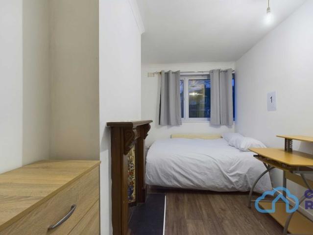 Room for rent in Horn Park, Cat Hill