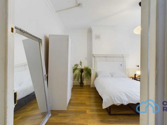 Room for rent in St. George in the East, Cat Hill