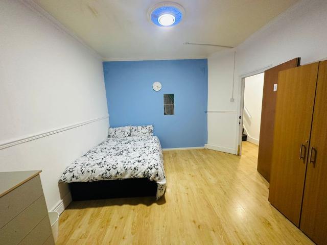 Room for rent in Plashet, Greater London
