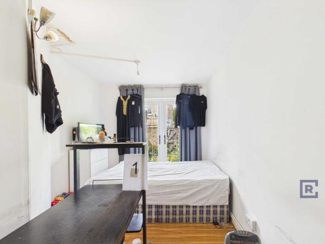Room for rent in Old Ford, Greater London