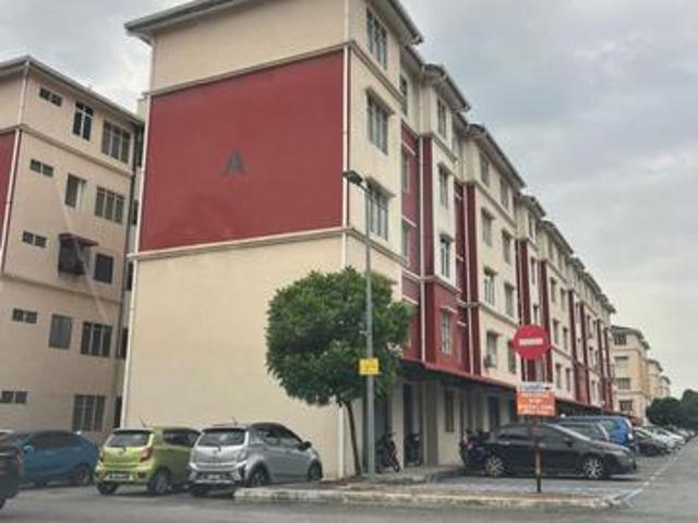Flat for sale in Seri Kembangan, Majlis Bandaraya Subang Jaya