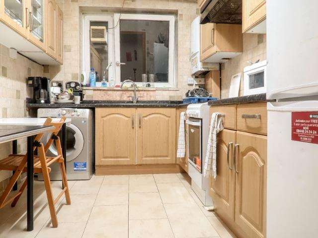 Room for rent in Bancroft Estate, Greater London